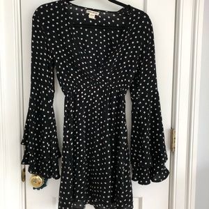 Billabong v neck dress with flare sleeves